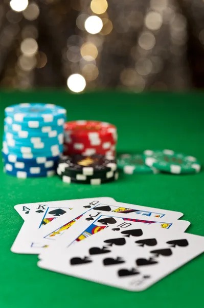 Microgaming slot game interface showing paytable and spin controls